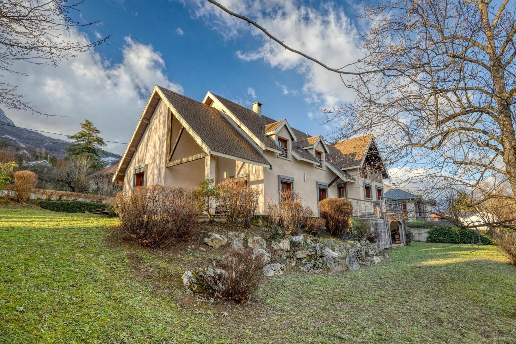 #Hp La Maison Des Lilas Large Family House Sleeps 12 Garden Seyssinet Esterno foto